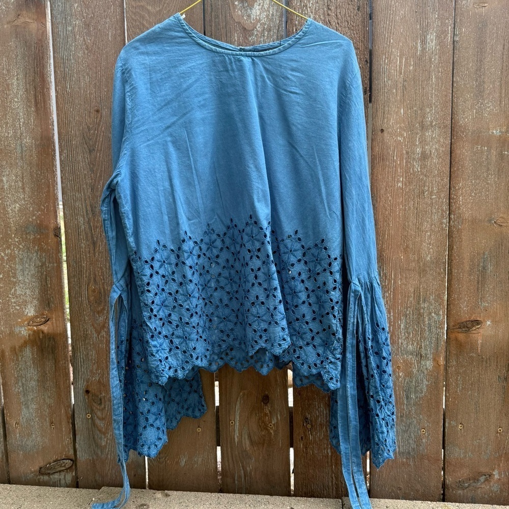 STYLE ENVY Women’s Blue Embroidered Eyelet Long Flare Sleeve Top Blouse Size XL
